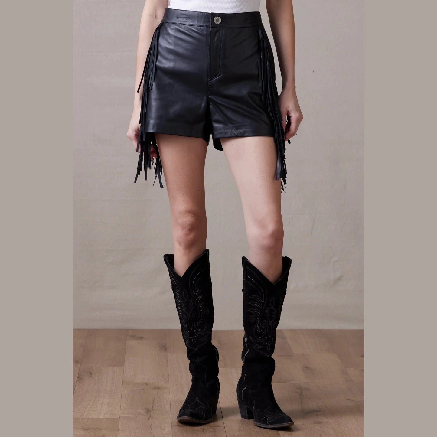 Sonora Short leather shorts with fringe and black cowboy boots