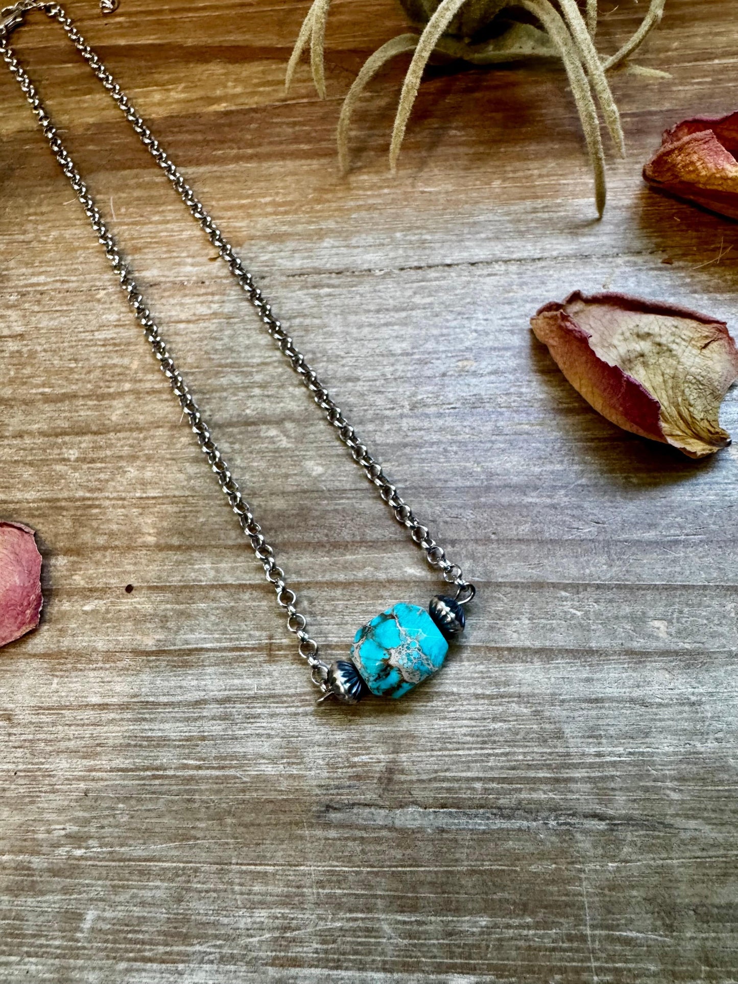 Turquoise pendant necklace (05F1F0E7)