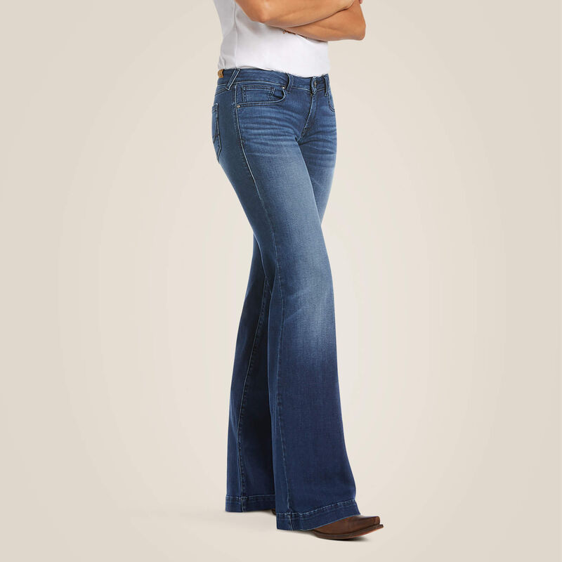 Woman wearing flared jeans.