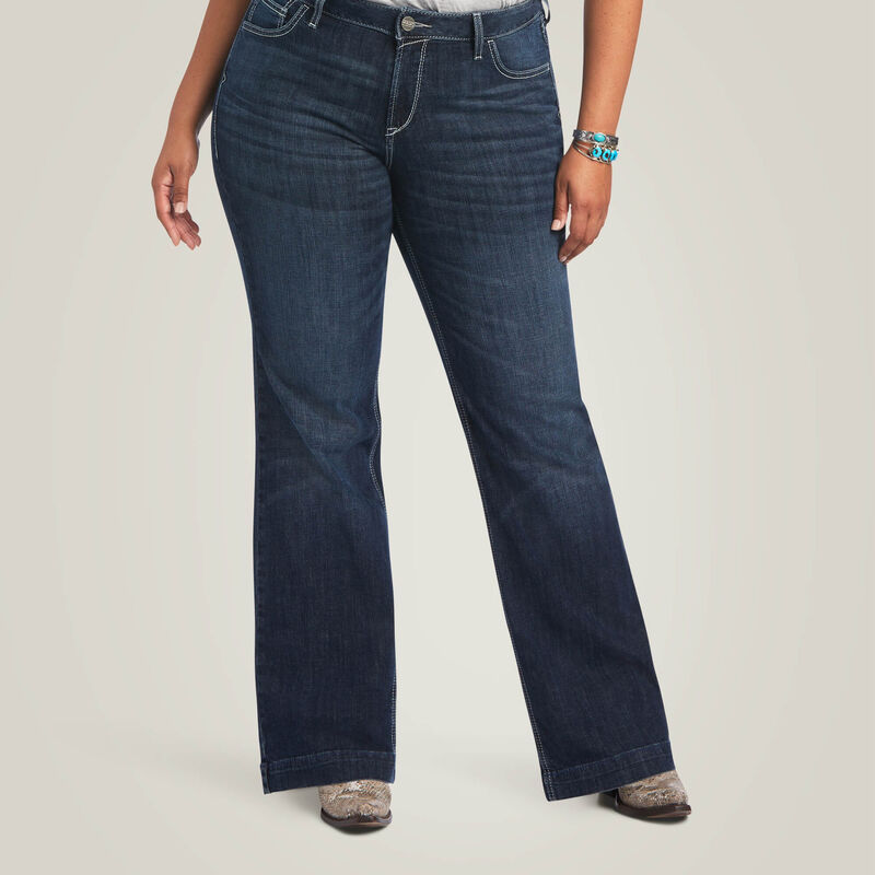 Woman wearing dark blue flared jeans.