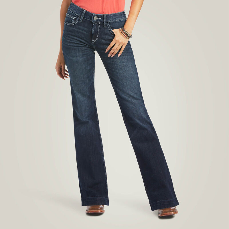 Woman wearing dark blue flared jeans.