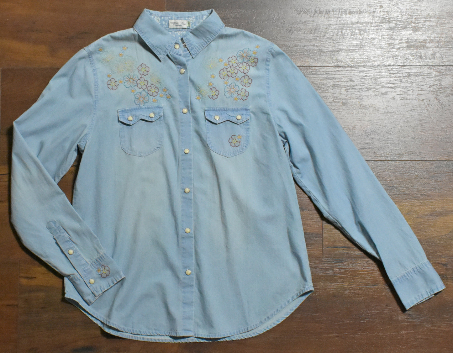 Lyle shirt 391127 - light blue denim with floral embroidery