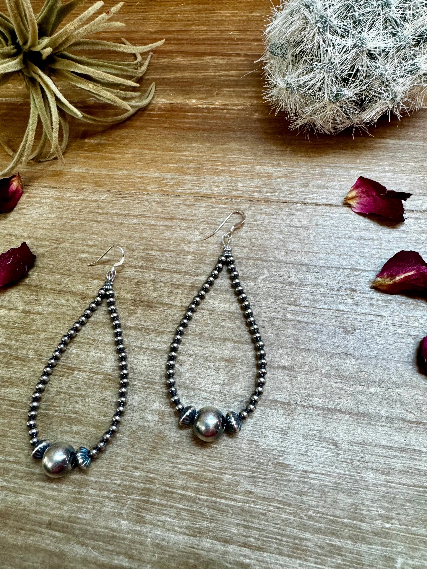 Teardrop beaded earrings (4D4469EE)