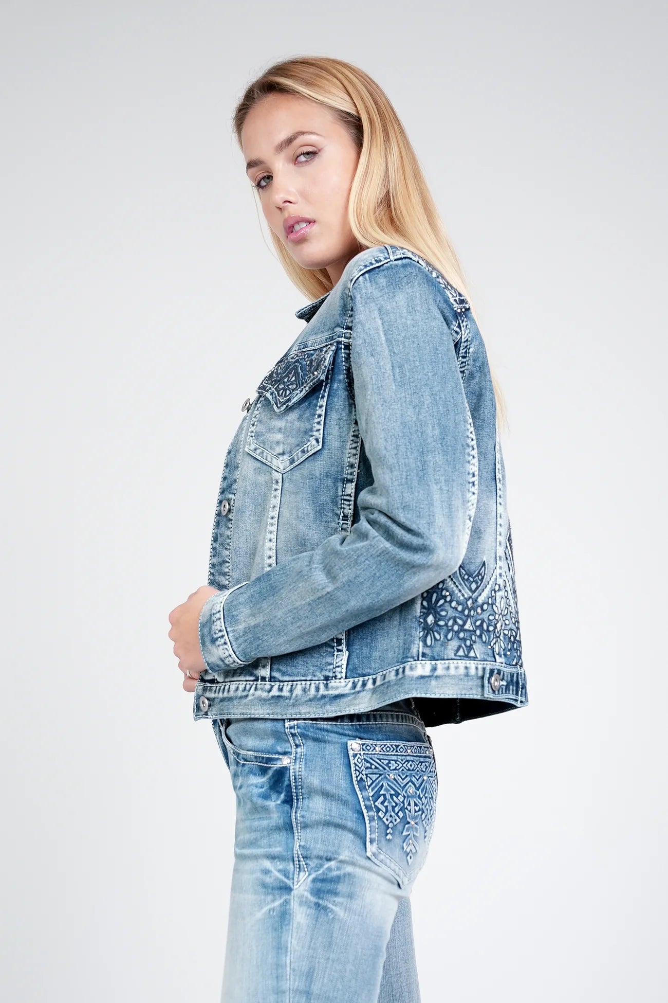Woman in denim jacket, DSC00925
