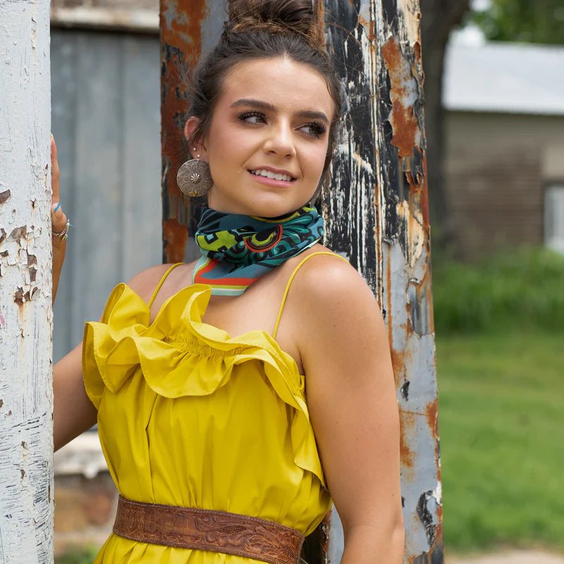 Woman in yellow dress with neck scarf, DSC_4993-2