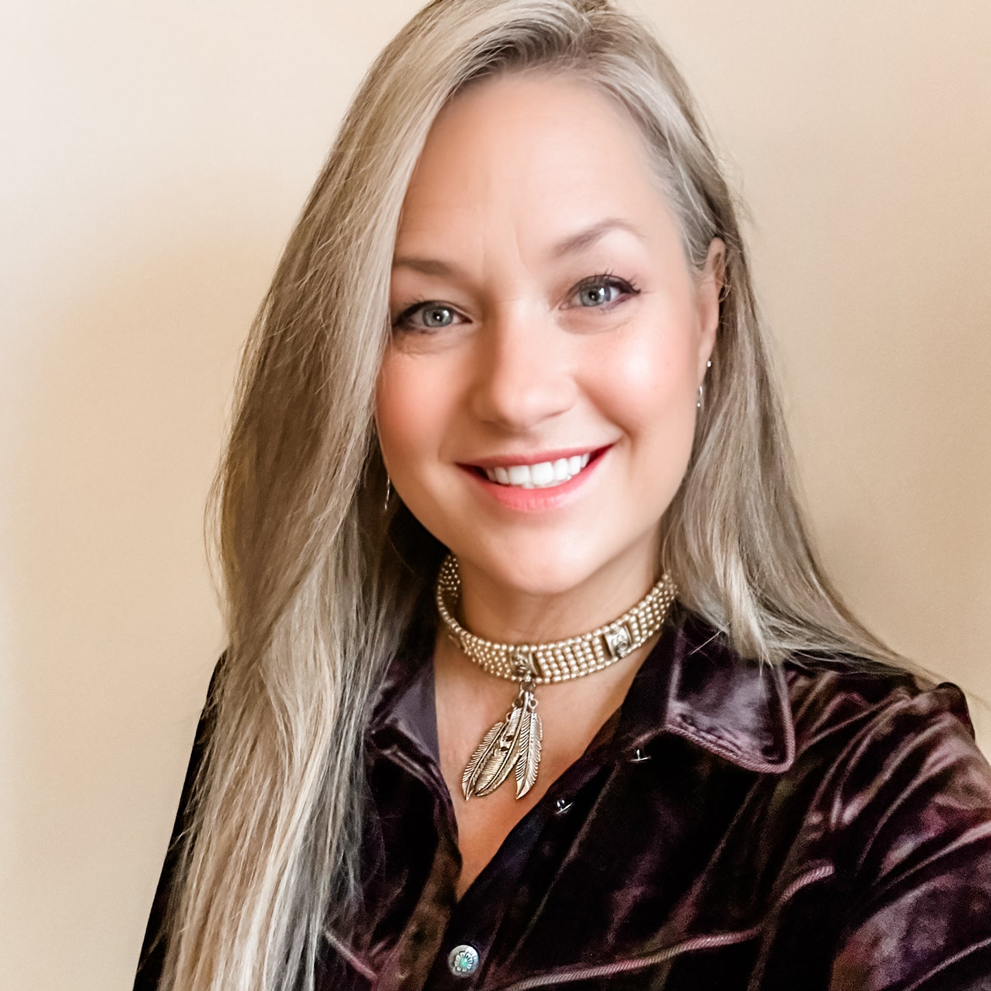Woman with long blonde hair, Facetune portrait
