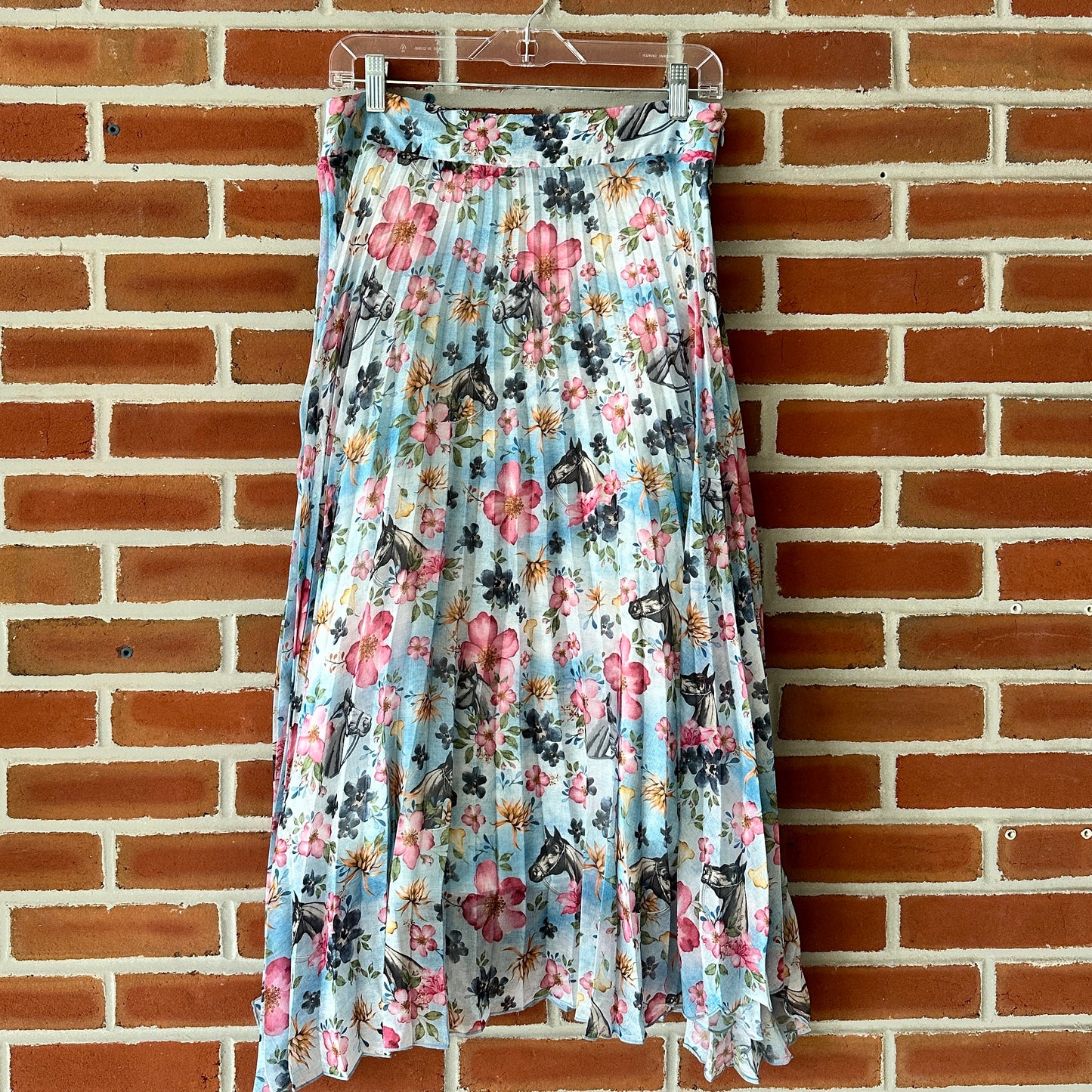 Pleated floral skirt with horse print.