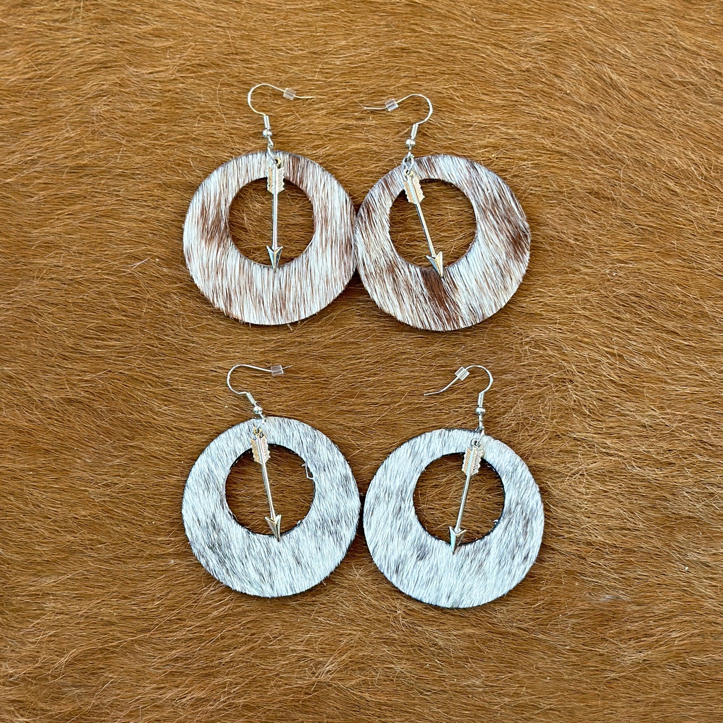Four cowhide earrings with arrow accents