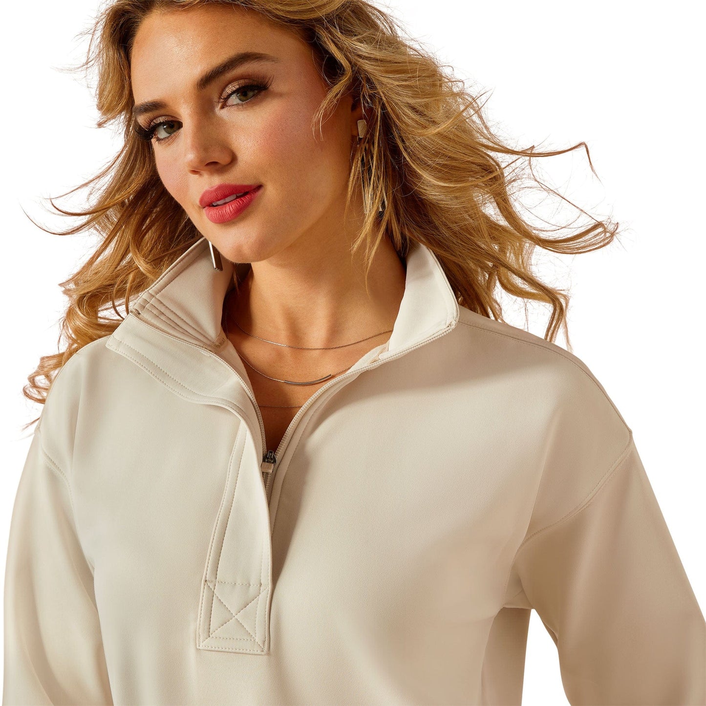 Woman in off-white zip-up top, S25_WMS_WEST_10054496_detail01