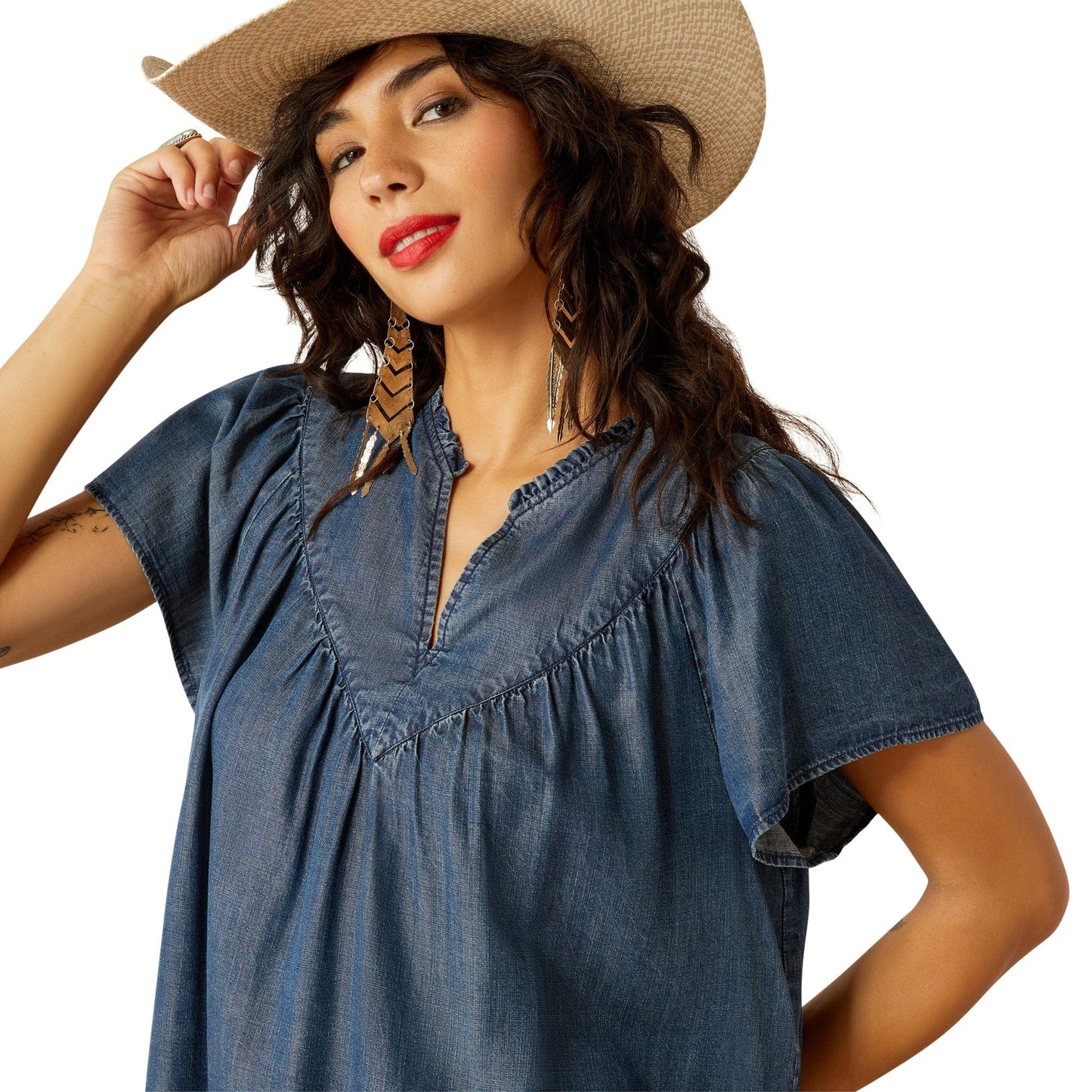 Woman in denim top and hat, S25_WMS_WEST_10055137_detail01