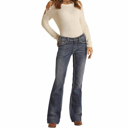 Woman in jeans and sweater - W8M9516 Main