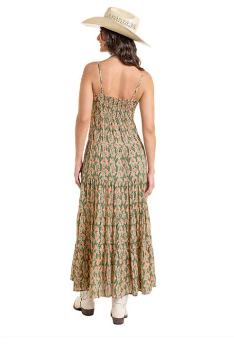 Woman wearing bwd0r06286-4 floral maxi dress & hat