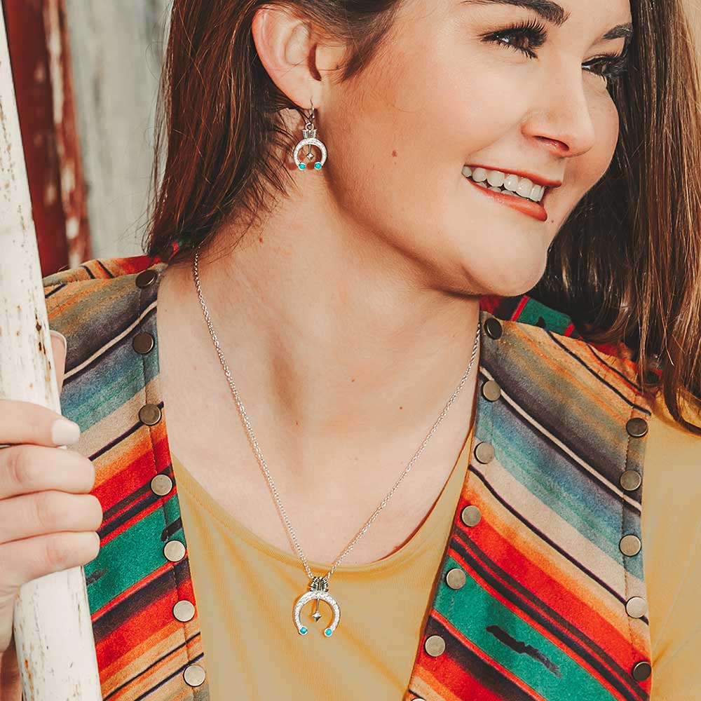 Woman wearing jewelry, c-temp-bynder-NC5247_mod