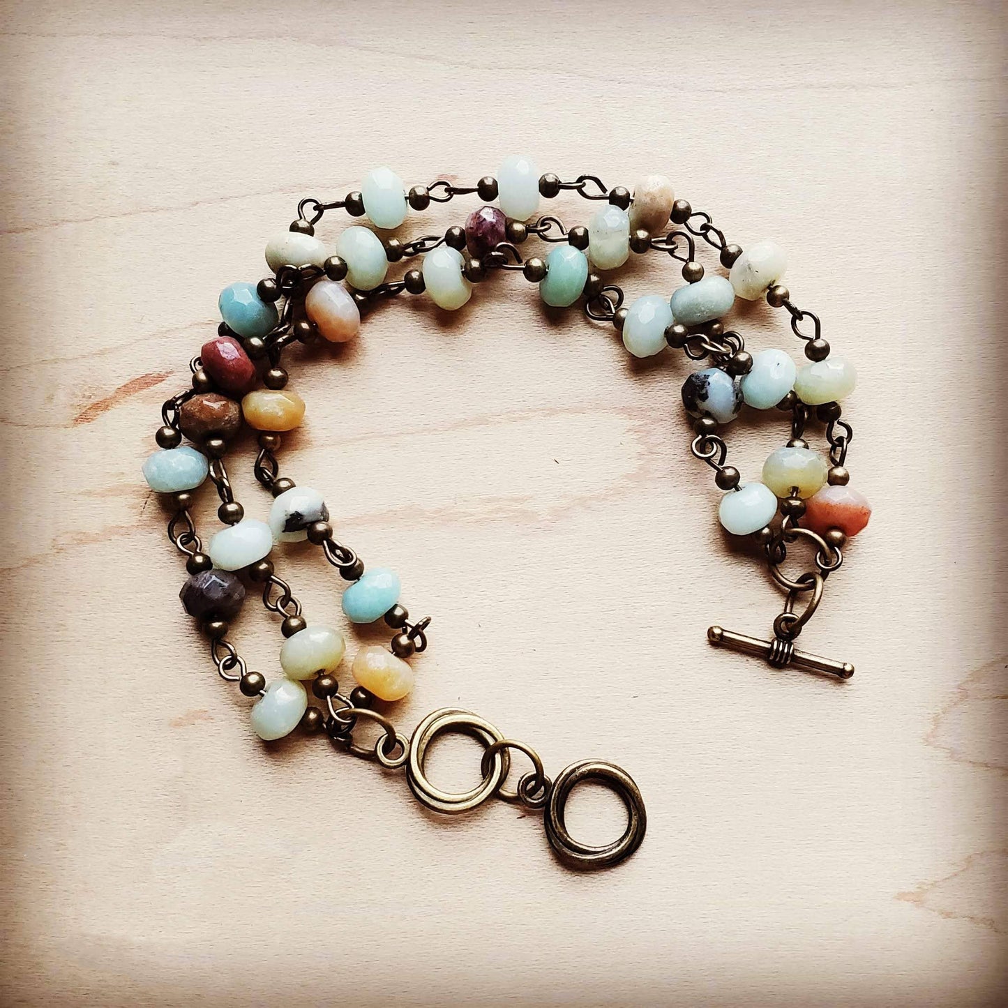 Beaded bracelet with earth tone beads