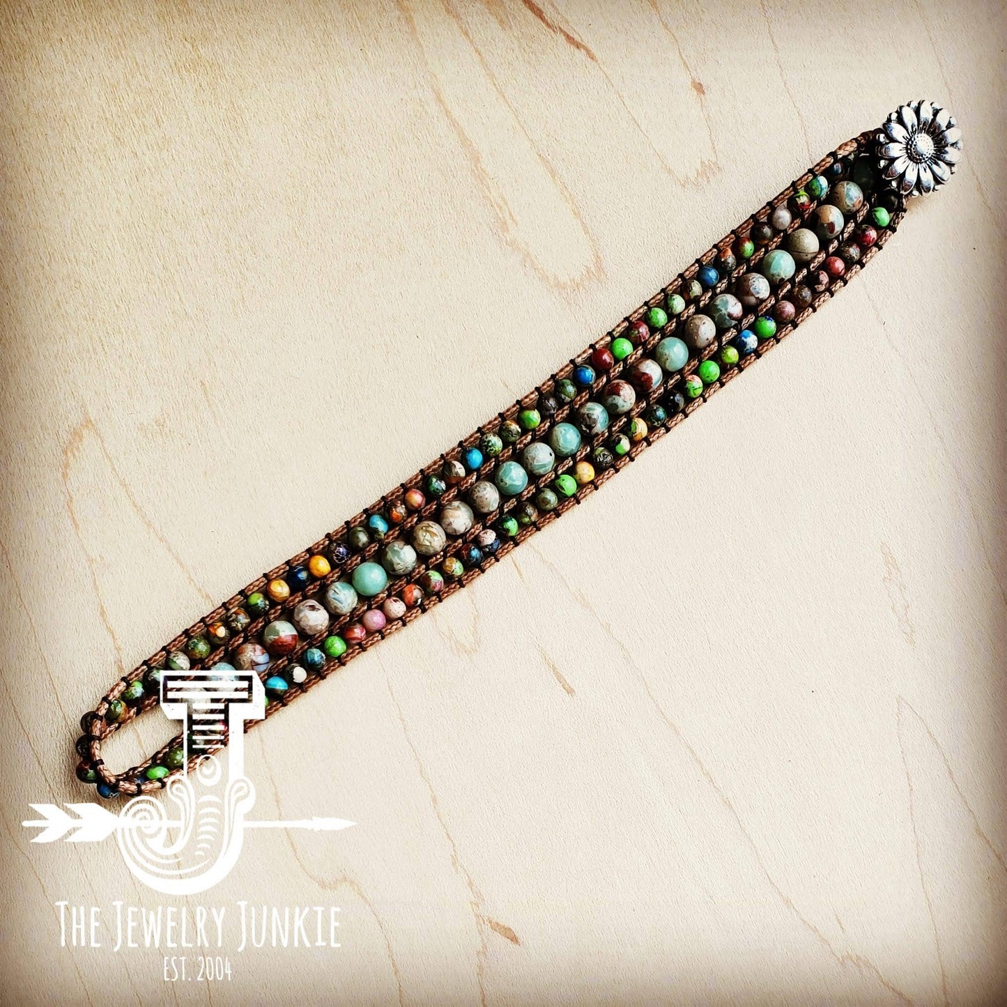 Beaded bracelet with silver clasp.