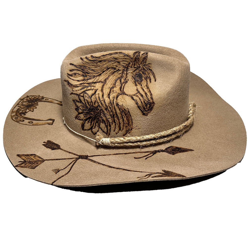 Tan hat with horse design (tanhathorseweb)