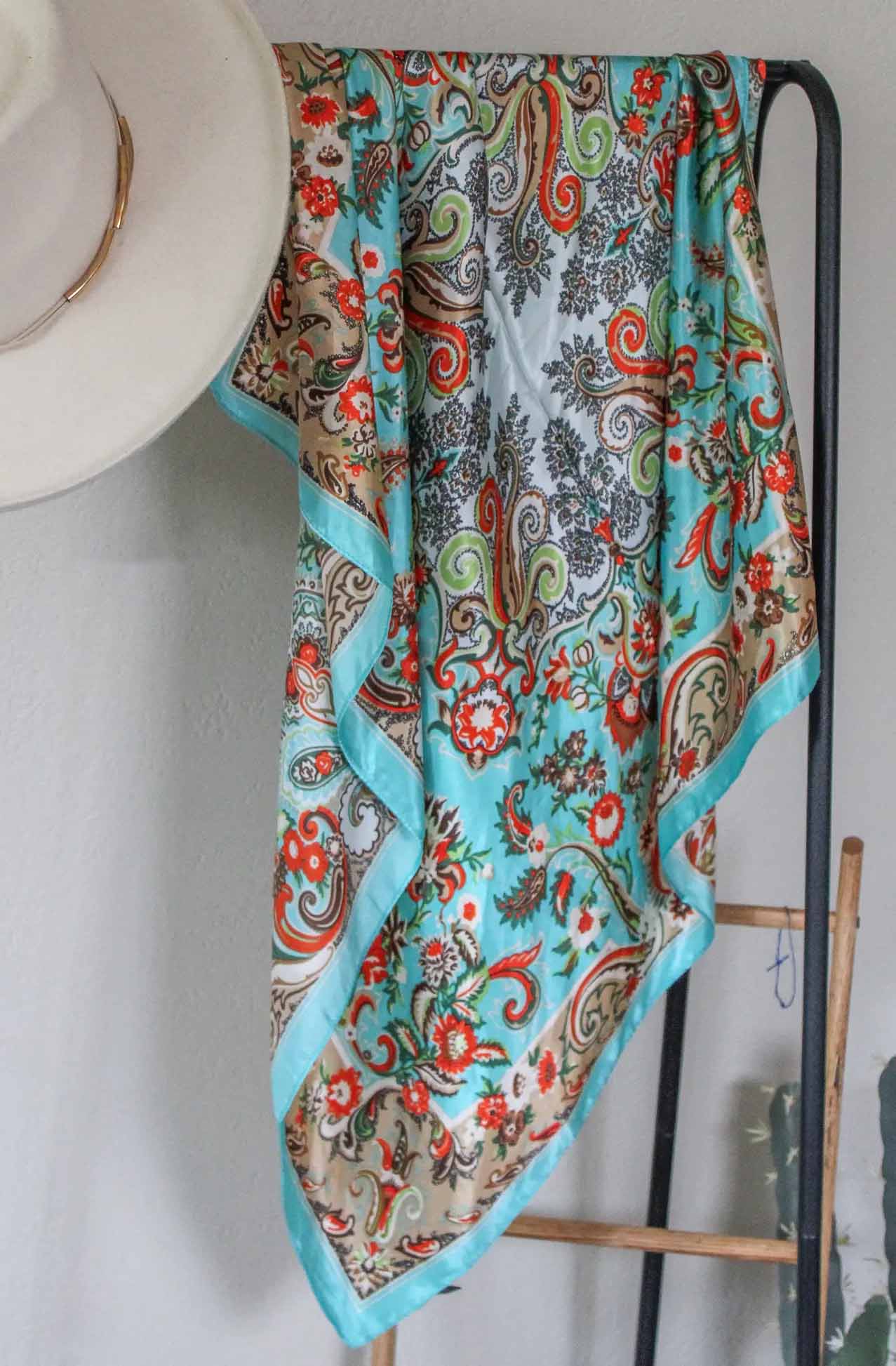 Taos WR2 paisley scarf with hat