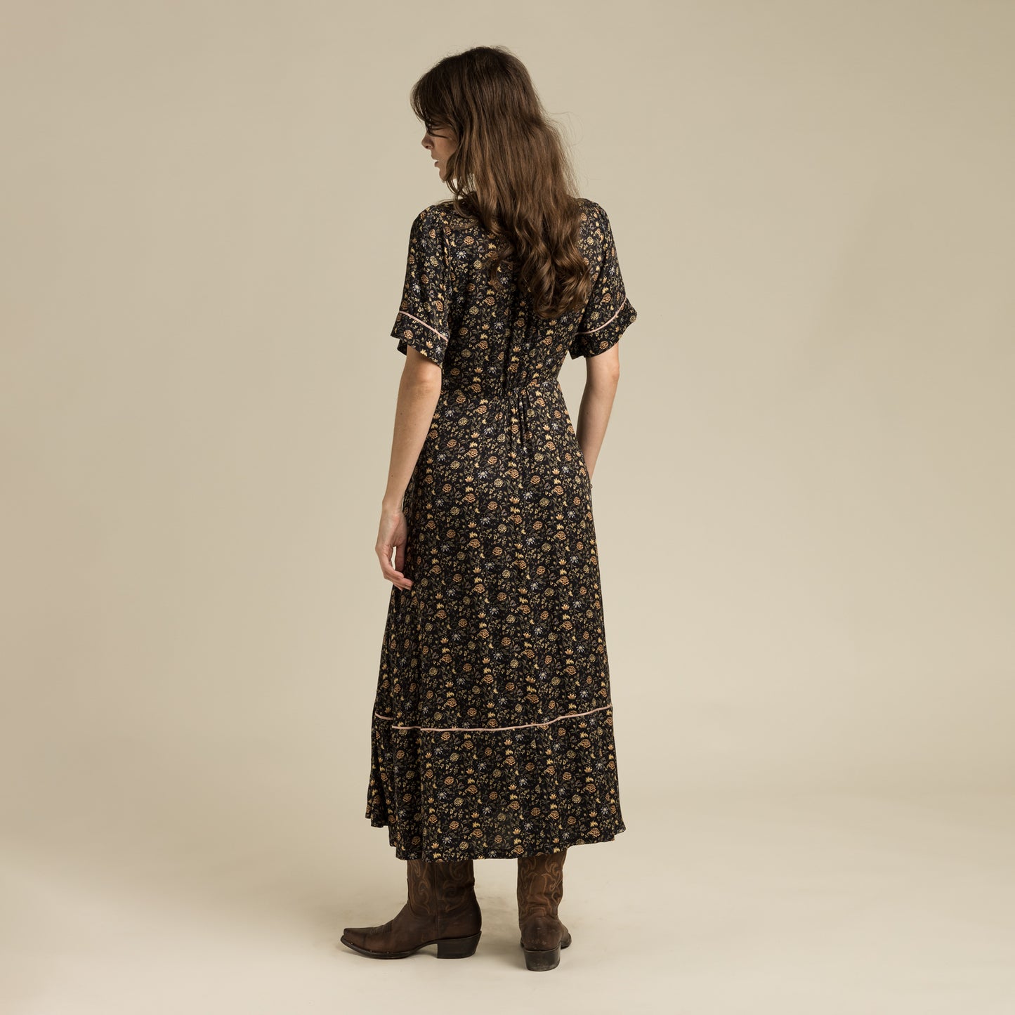 Woman wearing floral maxi dress, unnamed-81