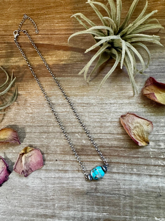 Turquoise beaded necklace on wood, image 66AA34D3