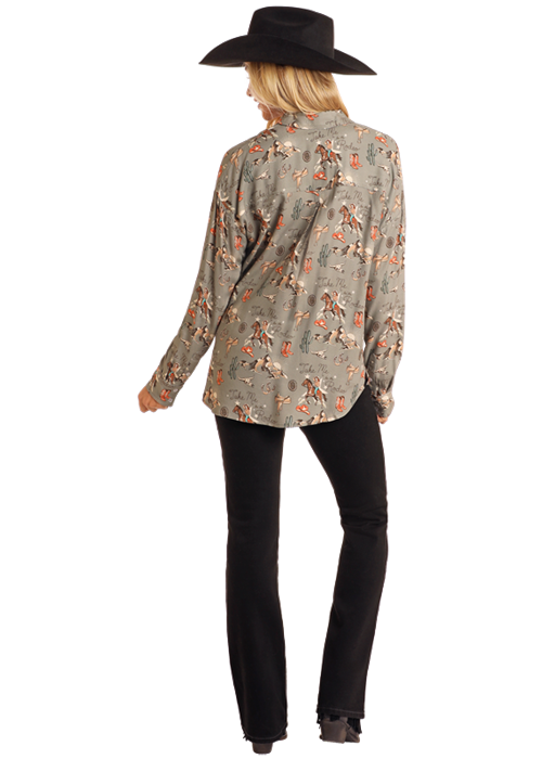 Woman in BWB2S05221 shirt and hat