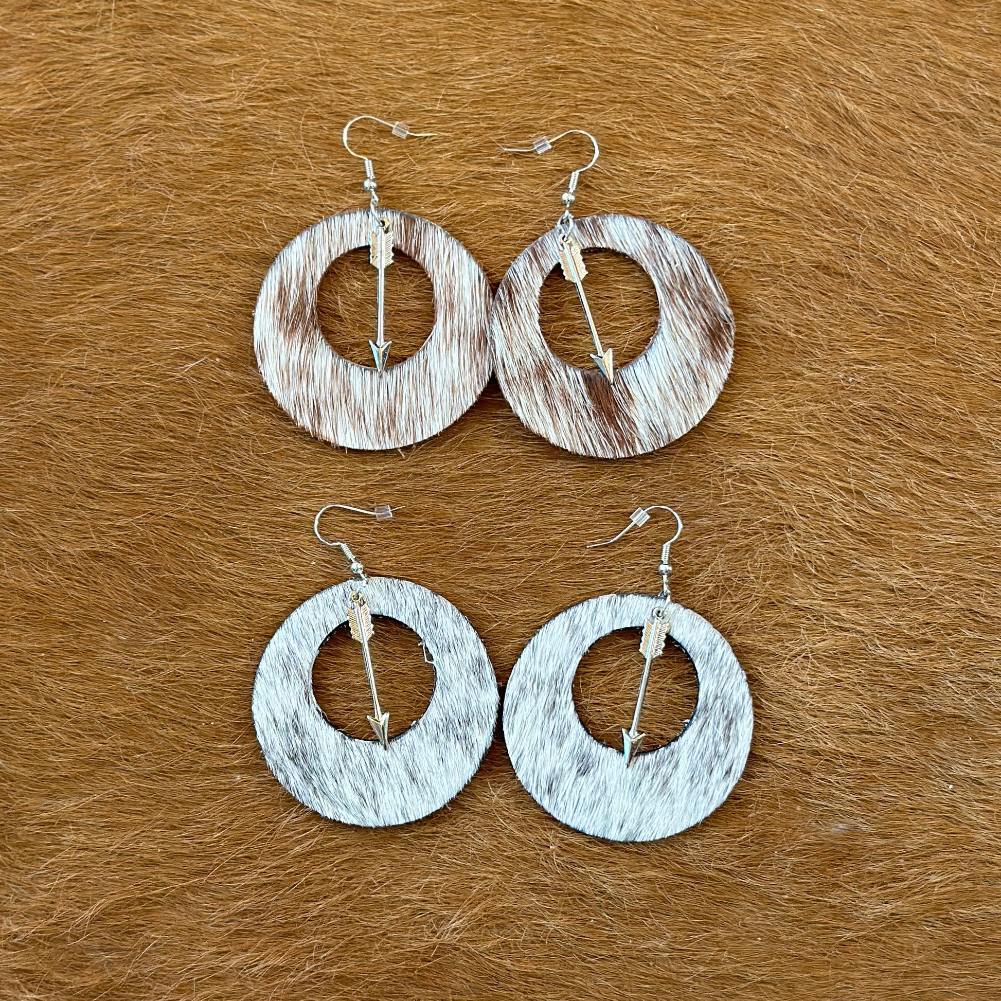 Four cowhide earrings with arrow accents
