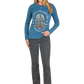 Woman in LW22T07984 graphic tee and jeans.