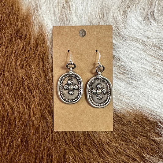 akear5 Silver Oval Cross Earrings