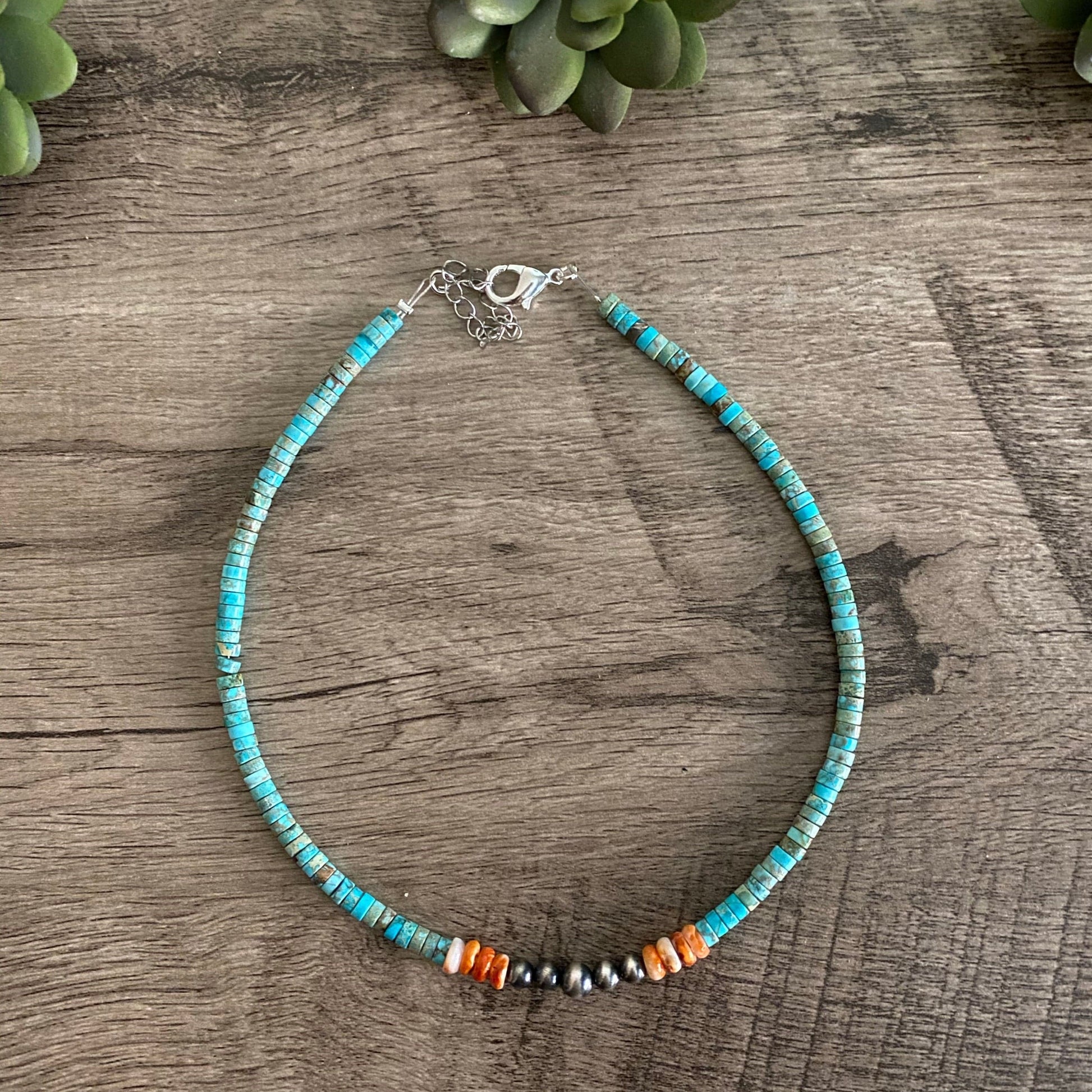 Turquoise beaded bracelet, image_109c71a3-8600-4b38-b552-db186a30ec7d